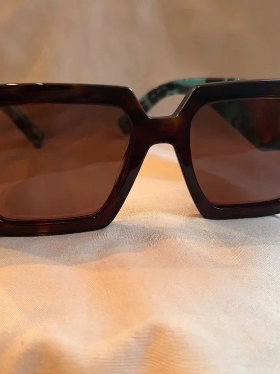 Prada Sunglasses, tortoiseshell and green - Picture 3 of 3